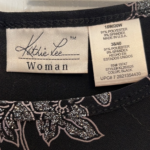 18W/20W Womens Blouse with Silver Gilter Accents - Picture 2 of 4